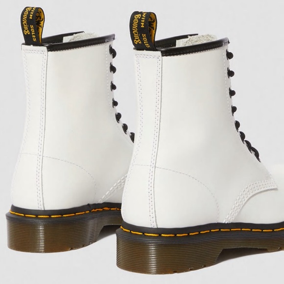 NWOT Doc Marten 1460 Women’s Smooth Leather Lace Up Boots Size 6 - Picture 2 of 16